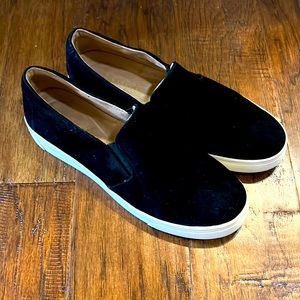 Evolve by Easy Spirit by “Lack” Slip On Suede Black Sneaker Size 10